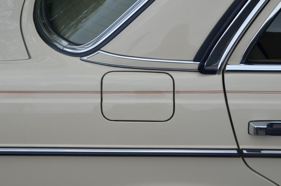 Детали экстерьера Mercedes-Benz 240 D (Bm.123.123) 1983 года  (EU) (фото 25 из 80)